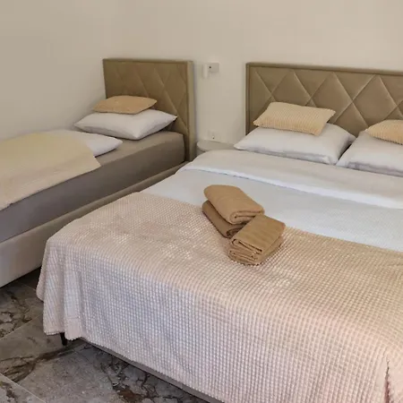 Rooms&apartment Jozić Bed & Breakfast